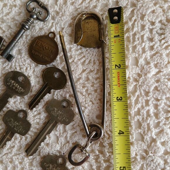 Vintage Steel Large Safety Pin with 7 Keys - Picture 5 of 7